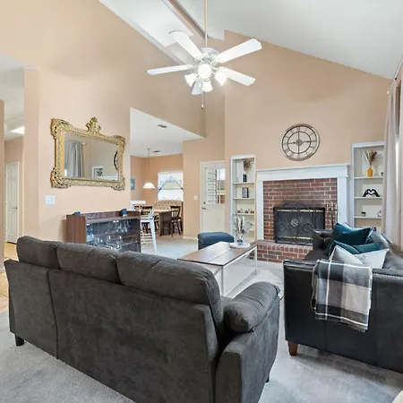 Hackberry Hideaway Villa